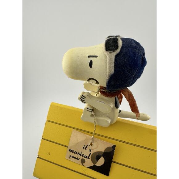 Peanuts 1968 Snoopy WWI Ace Doghouse Wooden Music Box Schmid Brothers Japan 8" - Picture 8 of 10